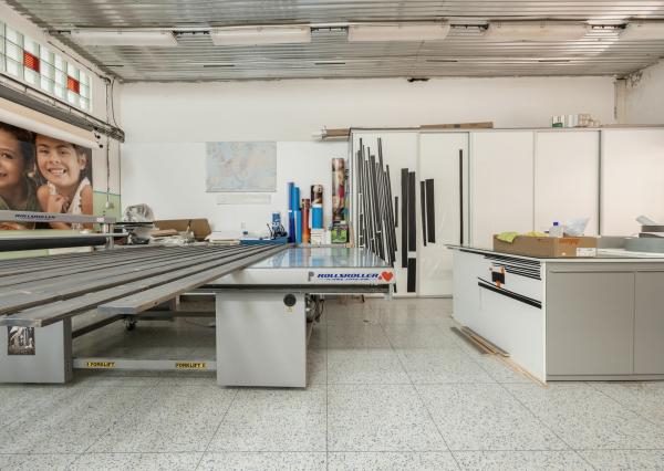 ZNÍŽENÁ CENA | Komerčný areál s halou, kanceláriami a rodinným domom v meste Holíč