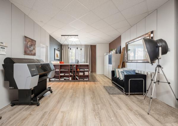 ZNÍŽENÁ CENA | Komerčný areál s halou, kanceláriami a rodinným domom v meste Holíč