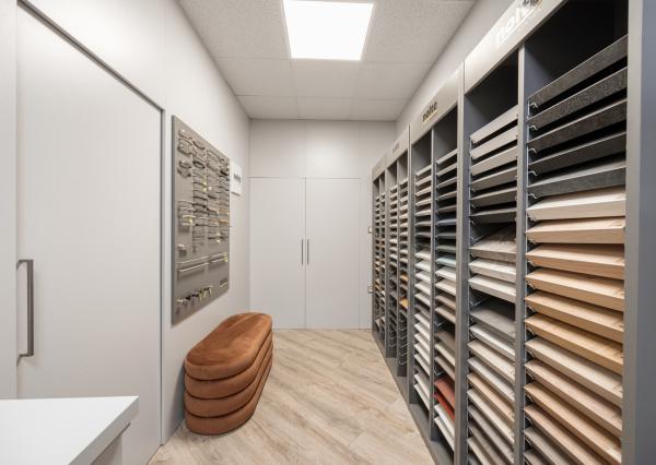 ZNÍŽENÁ CENA | Komerčný areál s halou, kanceláriami a rodinným domom v meste Holíč