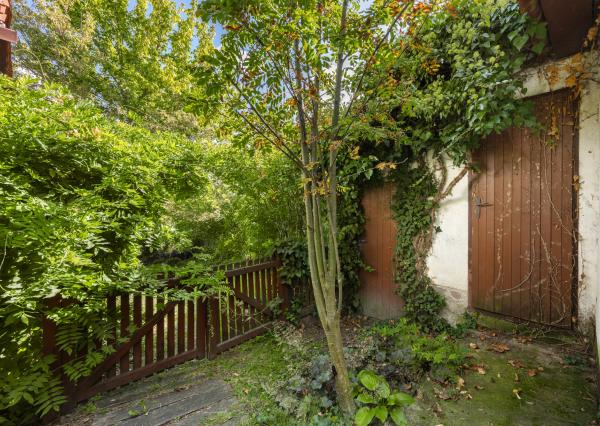 Rodinný domček v obci Zlatno s veľkou záhradou, ktorý ponúka priestor na relax aj každodenný život