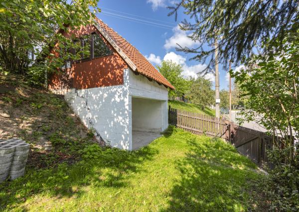 Rodinný domček v obci Zlatno s veľkou záhradou, ktorý ponúka priestor na relax aj každodenný život