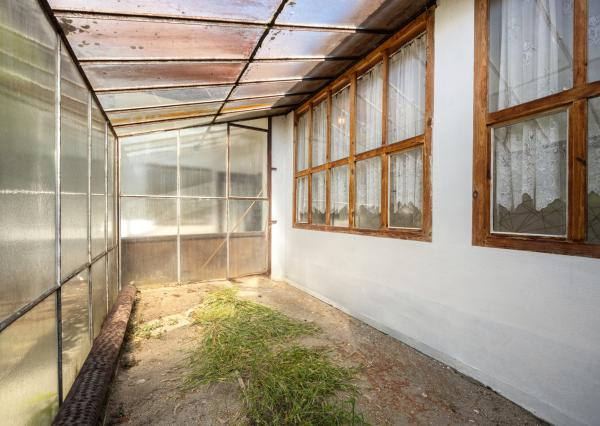 Rodinný domček v obci Zlatno s veľkou záhradou, ktorý ponúka priestor na relax aj každodenný život