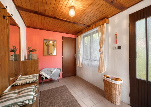 Rodinný domček v obci Zlatno s veľkou záhradou, ktorý ponúka priestor na relax aj každodenný život