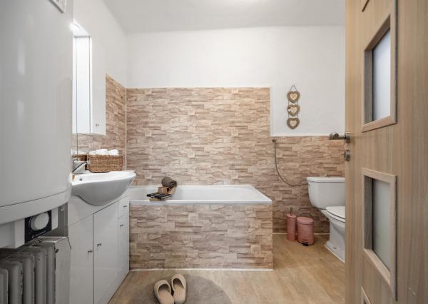 Rodinný domček v obci Zlatno s veľkou záhradou, ktorý ponúka priestor na relax aj každodenný život