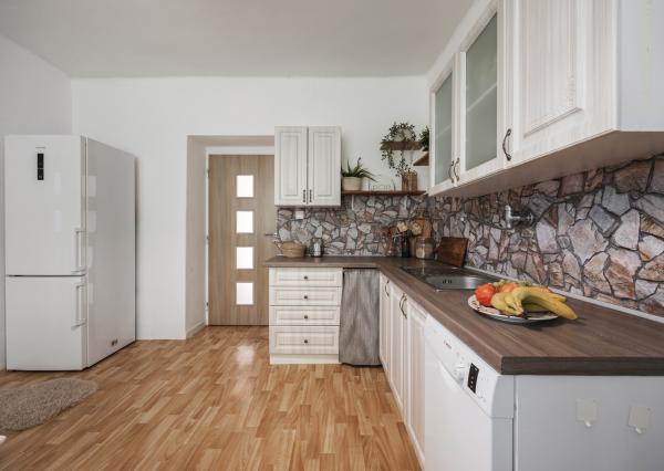 Rodinný domček v obci Zlatno s veľkou záhradou, ktorý ponúka priestor na relax aj každodenný život