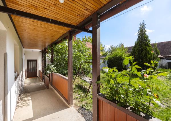 Rodinný domček v obci Zlatno s veľkou záhradou, ktorý ponúka priestor na relax aj každodenný život