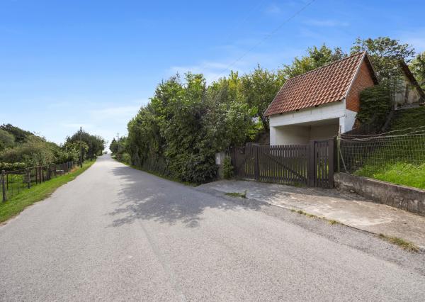 Rodinný domček v obci Zlatno s veľkou záhradou, ktorý ponúka priestor na relax aj každodenný život