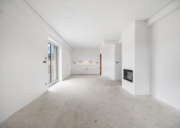 Moderný 4 izbový nízkoenergetický dom s fotovoltaikou v Kostolišti