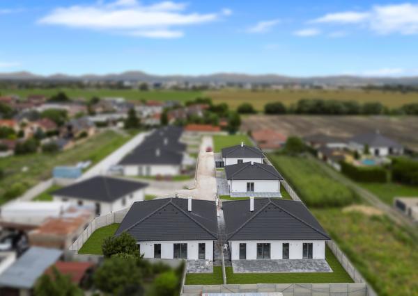 Moderný 4 izbový nízkoenergetický dom s fotovoltaikou v Kostolišti