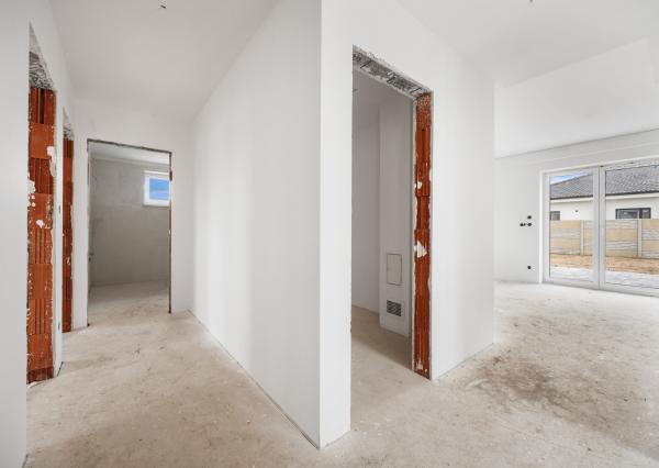 Moderný 4 izbový nízkoenergetický dom s fotovoltaikou v Kostolišti