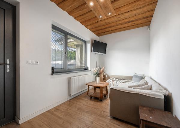 Rezervovaný | Moderný 4-izbový bungalov s krbom, saunou a štýlovým interiérom – Malacky, Píniová alej