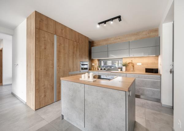 Rezervovaný | Moderný 4-izbový bungalov s krbom, saunou a štýlovým interiérom – Malacky, Píniová alej