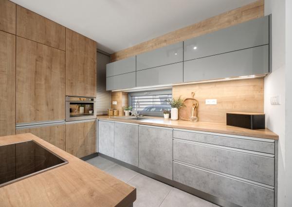 Rezervovaný | Moderný 4-izbový bungalov s krbom, saunou a štýlovým interiérom – Malacky, Píniová alej