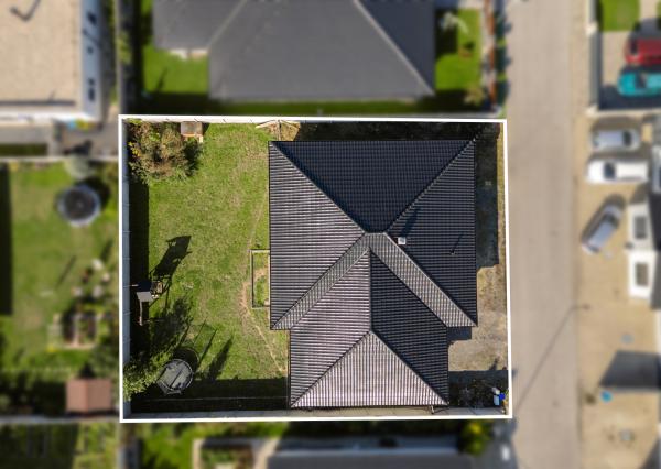 Rezervovaný | Moderný 4-izbový bungalov s krbom, saunou a štýlovým interiérom – Malacky, Píniová alej