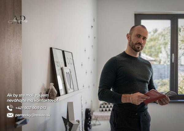 Rezervovaný | Moderný 4-izbový bungalov s krbom, saunou a štýlovým interiérom – Malacky, Píniová alej