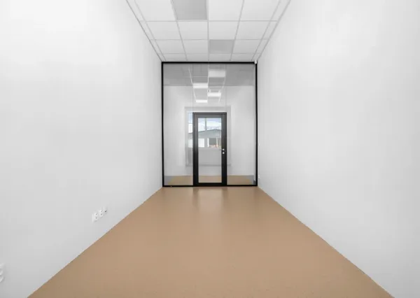 Štýlové a presvetlené priestory v modernej budove Business Hub A13 Concept