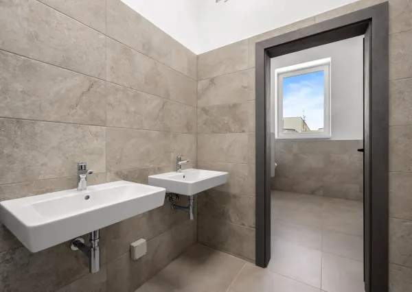 Štýlové a presvetlené priestory v modernej budove Business Hub A13 Concept