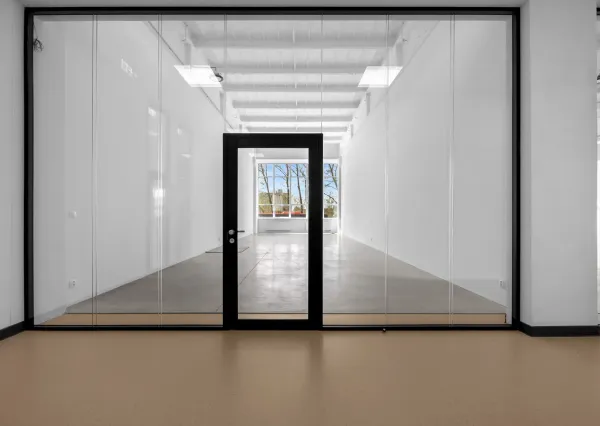 Štýlové a presvetlené priestory v modernej budove Business Hub A13 Concept