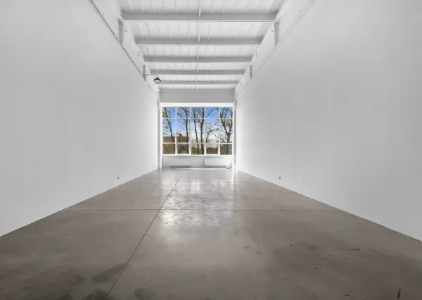 Štýlové a presvetlené priestory v modernej budove Business Hub A13 Concept