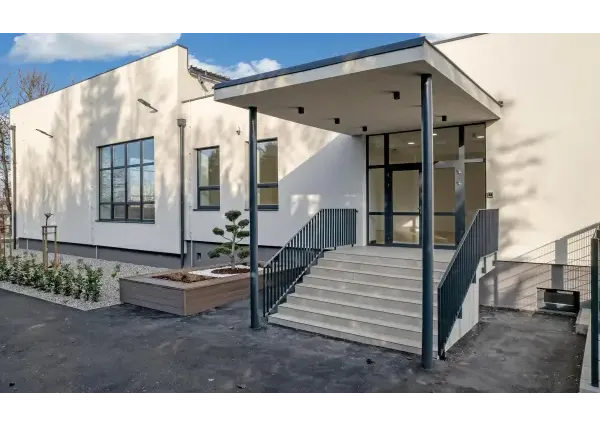 Štýlové a presvetlené priestory v modernej budove Business Hub A13 Concept