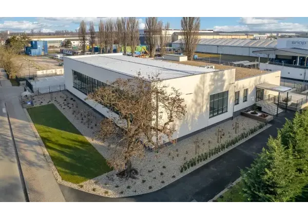 Štýlové a presvetlené priestory v modernej budove Business Hub A13 Concept