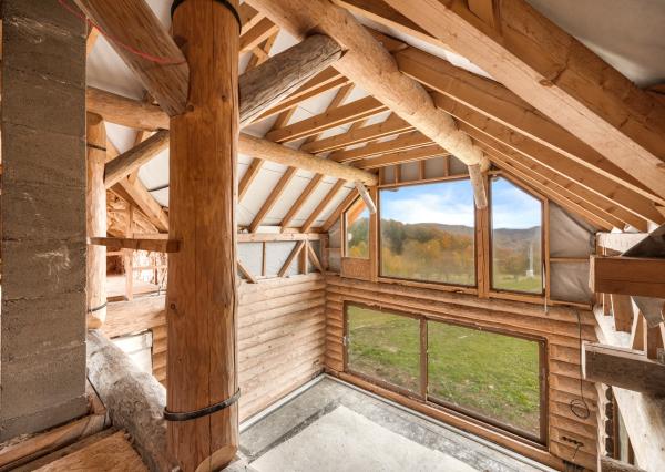 Honosný zrub s maximálnym súkromím v prírodnom prostredí v Novej Bani