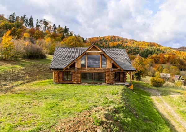 Honosný zrub s maximálnym súkromím v prírodnom prostredí v Novej Bani