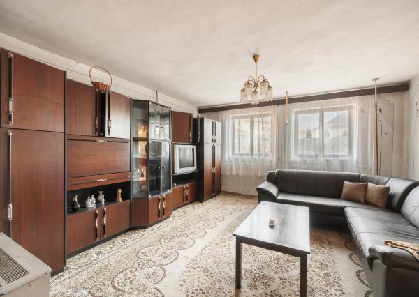 Lukratívny pozemok v centre Paty so starším domom – vhodné na rekonštrukciu alebo novú výstavbu (rodinný dom / dvojdom)