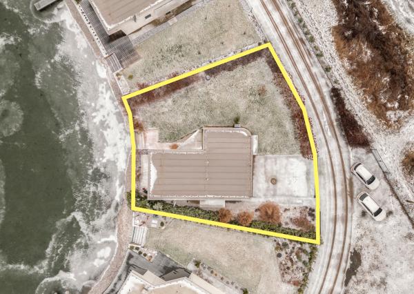 Štýlový víkendový dom s jazerom v srdci prírody v Malých Levároch