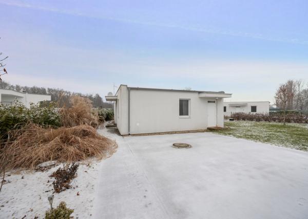 Štýlový víkendový dom s jazerom v srdci prírody v Malých Levároch