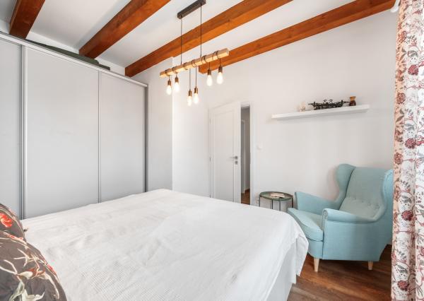 Štýlový víkendový dom s jazerom v srdci prírody v Malých Levároch