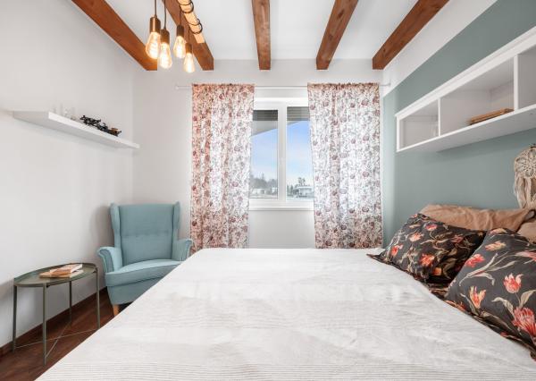 Štýlový víkendový dom s jazerom v srdci prírody v Malých Levároch