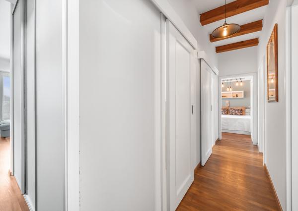 Štýlový víkendový dom s jazerom v srdci prírody v Malých Levároch