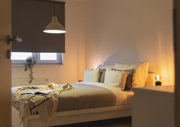 Rezervovaný - Priestranný 2 izbový byt v novostavbe Ship House v Ružinove s balkónom, garážovým státím a kompletným zariadením