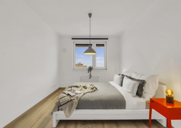 Rezervovaný - Priestranný 2 izbový byt v novostavbe Ship House v Ružinove s balkónom, garážovým státím a kompletným zariadením