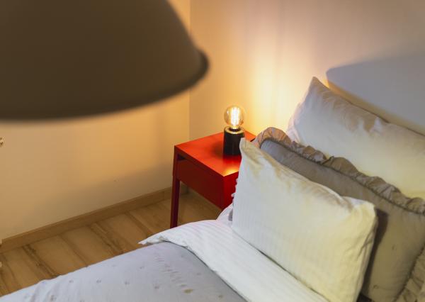 Rezervovaný - Priestranný 2 izbový byt v novostavbe Ship House v Ružinove s balkónom, garážovým státím a kompletným zariadením