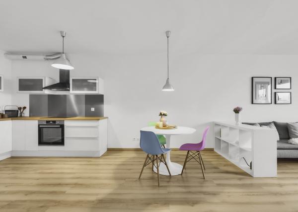 Rezervovaný - Priestranný 2 izbový byt v novostavbe Ship House v Ružinove s balkónom, garážovým státím a kompletným zariadením