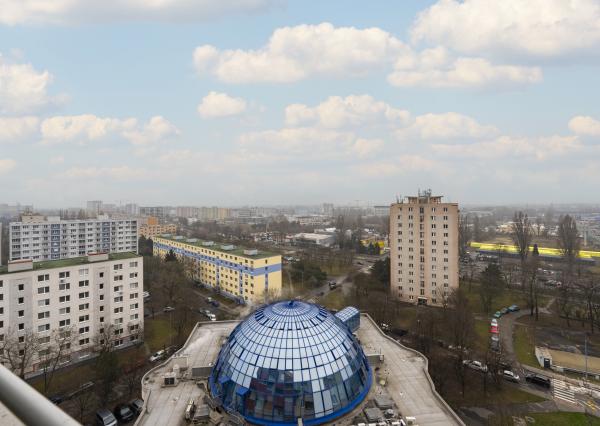 Rezervovaný - Priestranný 2 izbový byt v novostavbe Ship House v Ružinove s balkónom, garážovým státím a kompletným zariadením