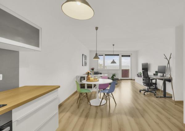 Rezervovaný - Priestranný 2 izbový byt v novostavbe Ship House v Ružinove s balkónom, garážovým státím a kompletným zariadením