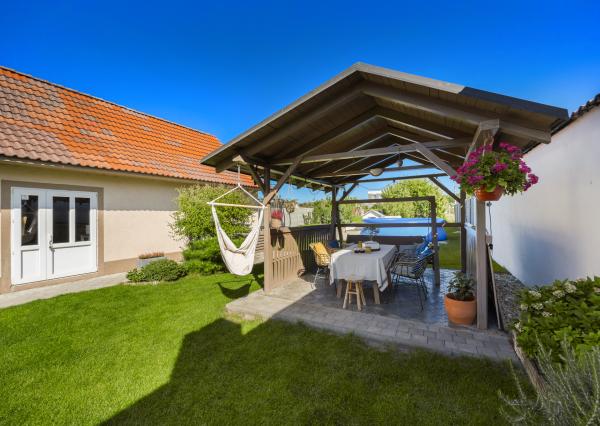 Rekonštruovaný rodinný dom so záhradou snov a extra priestorom pre hostí