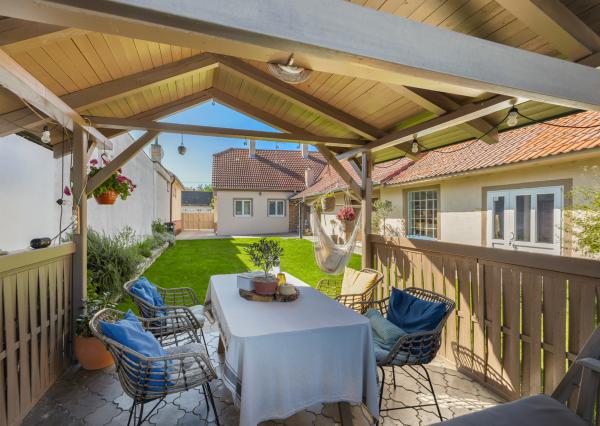 Rekonštruovaný rodinný dom so záhradou snov a extra priestorom pre hostí