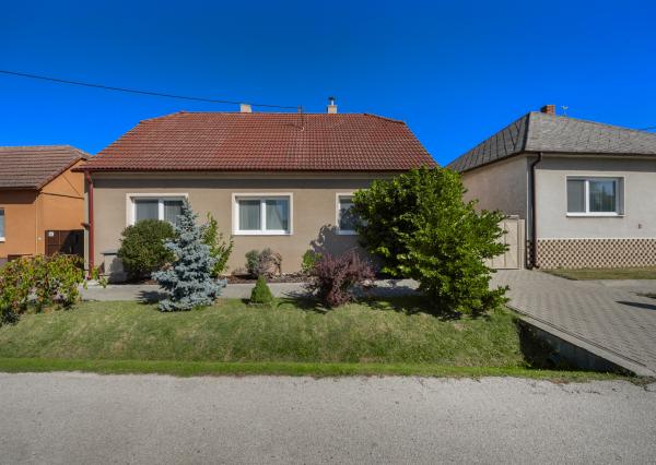 Rekonštruovaný rodinný dom so záhradou snov a extra priestorom pre hostí