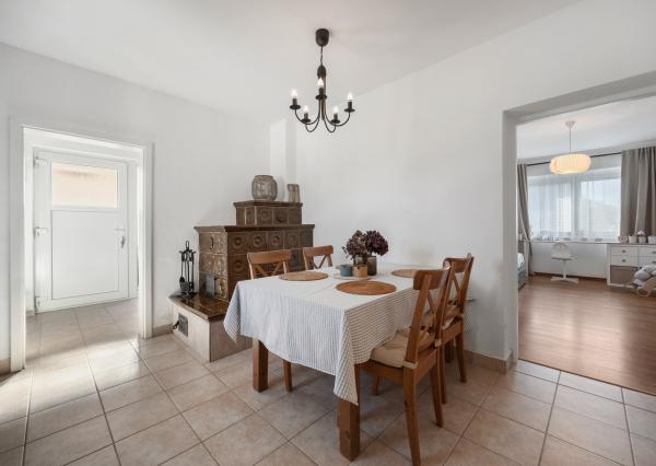 Rekonštruovaný rodinný dom so záhradou snov a extra priestorom pre hostí