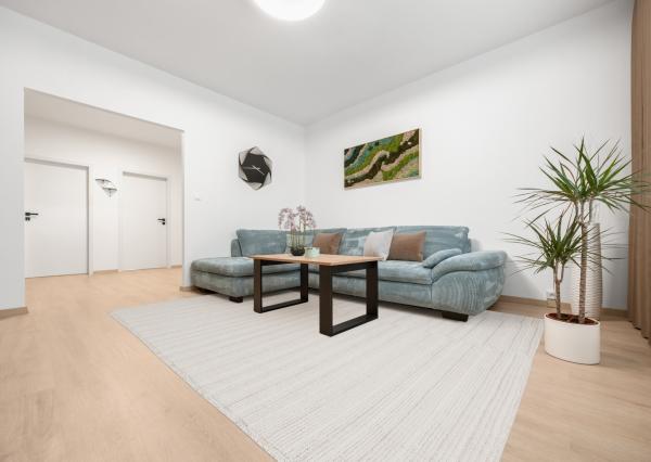 Praktický 4- izbový byt s lodžiou a dvomi pivnicami na predaj na ulici Haanova v Petržalke