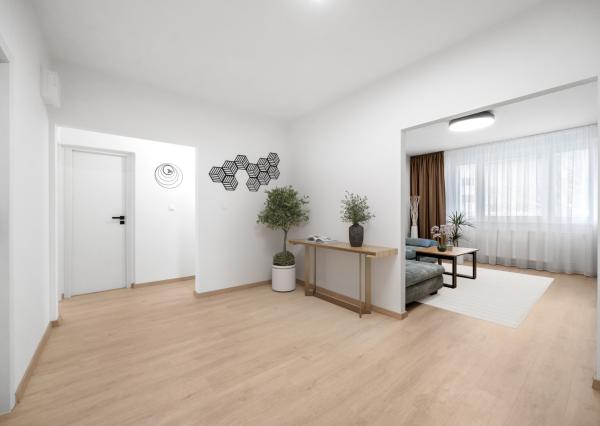 Praktický 4- izbový byt s lodžiou a dvomi pivnicami na predaj na ulici Haanova v Petržalke