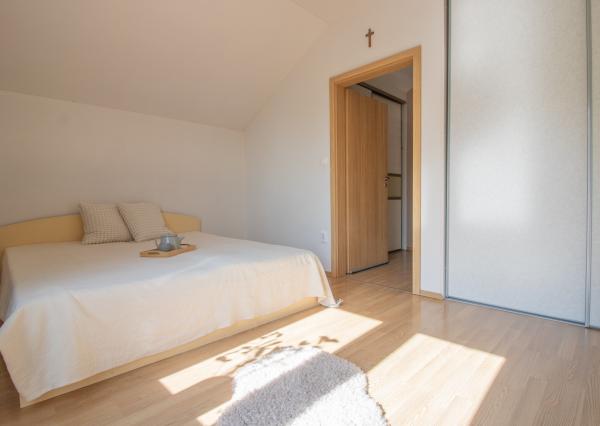 2,5-izbový byt so záhradou a parkovacím státím